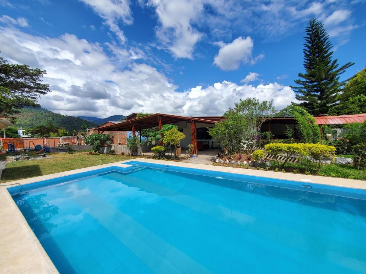 Casa Blanca Hortencia Sucua Buitenkant foto