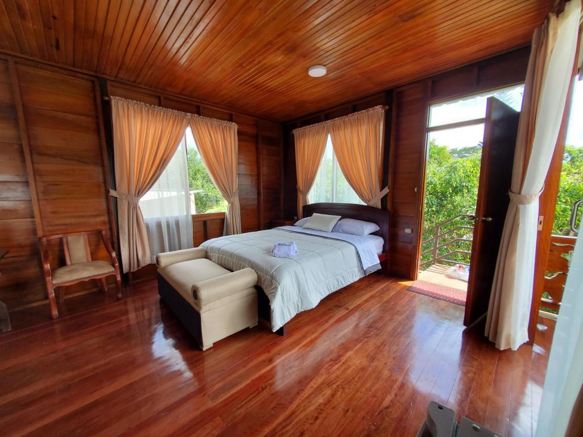 Casa Blanca Hortencia Sucua Buitenkant foto