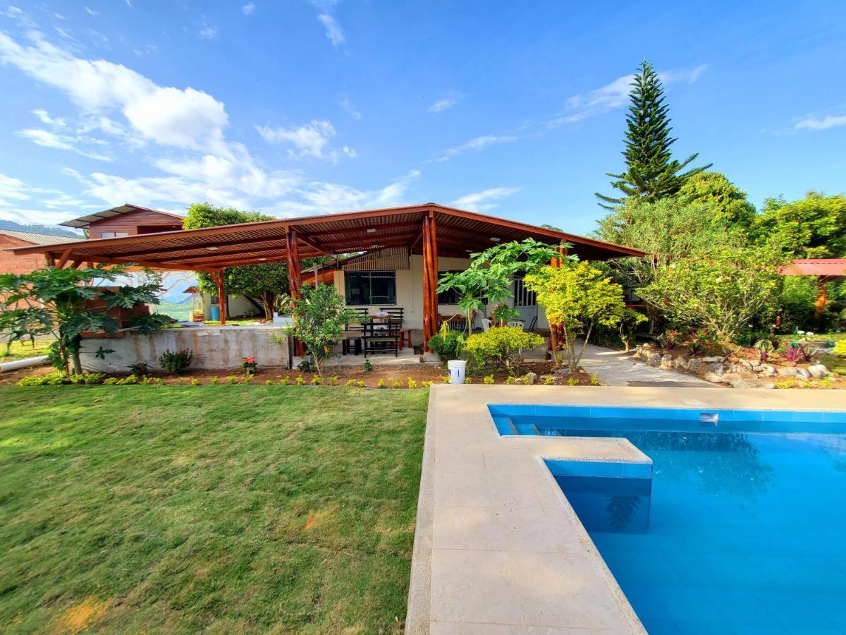 Casa Blanca Hortencia Sucua Buitenkant foto