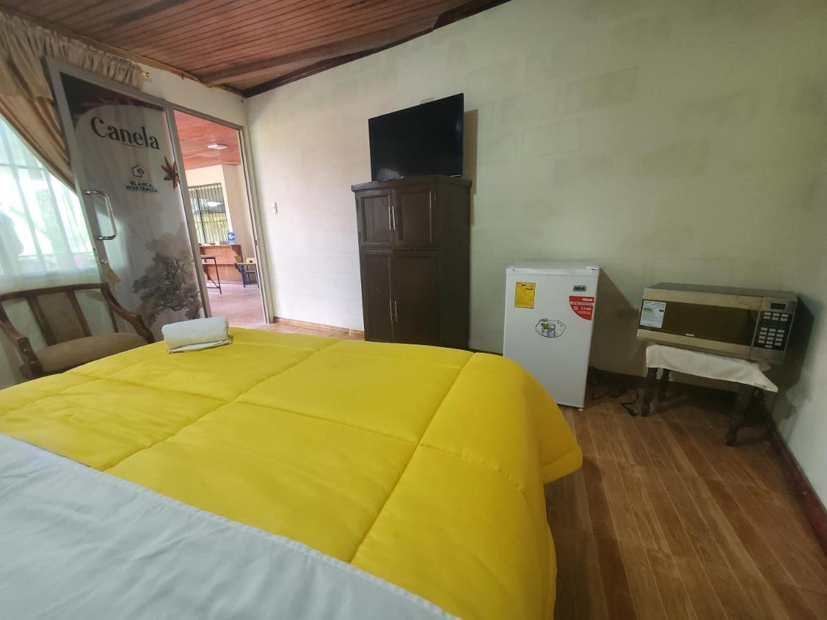Casa Blanca Hortencia Sucua Buitenkant foto